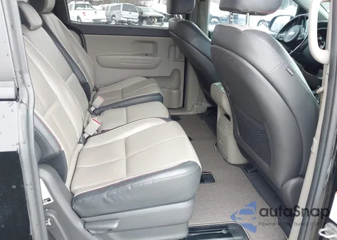 2018 Kia Sedona Lx z USA, uszkodzony, nr VIN KNDMB5C14J6357855